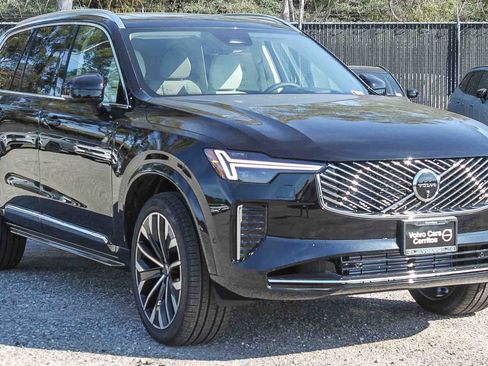 New 2026 Volvo XC90 T8 Ultra w/ Protection Package Premier AWD/4WD image 3