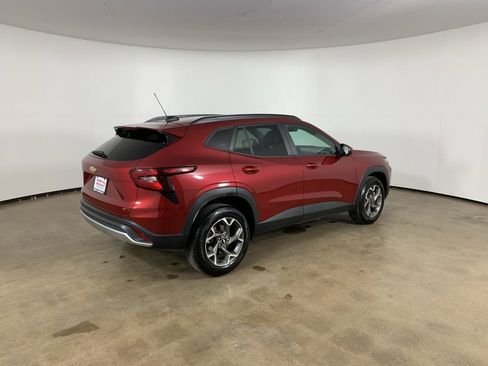 Used 2025 Chevrolet Trax LT image 8