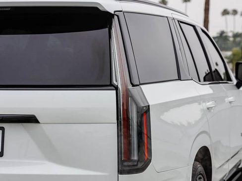 Used 2025 Cadillac Escalade V AWD/4WD image 10