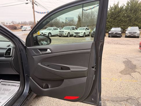 Used 2020 Hyundai Tucson SE w/ Cargo Package image 23