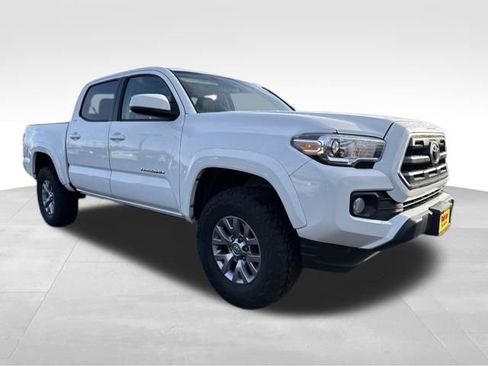 Used 2016 Toyota Tacoma SR5 image 1