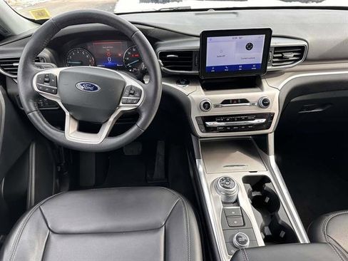 Used 2022 Ford Explorer XLT w/ Equipment Group 202A image 31