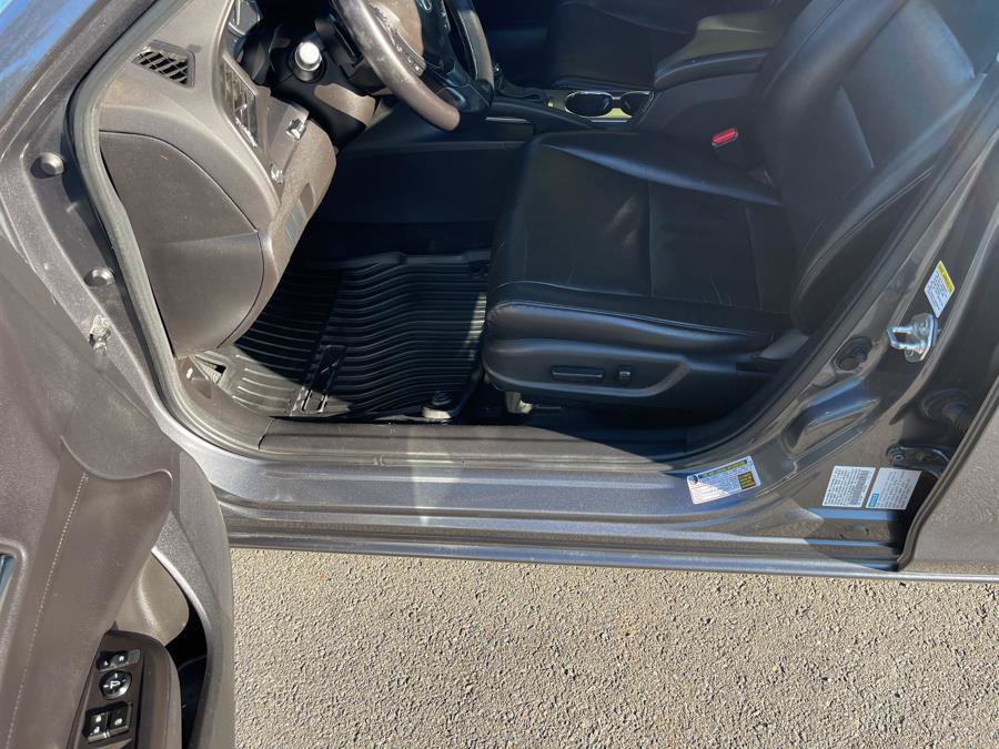 Used 2013 Acura ILX w/ Technology Package FWD image 7