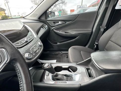 Used 2018 Chevrolet Malibu LT image 22