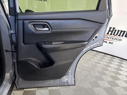 Used 2025 Nissan Rogue Platinum image 28