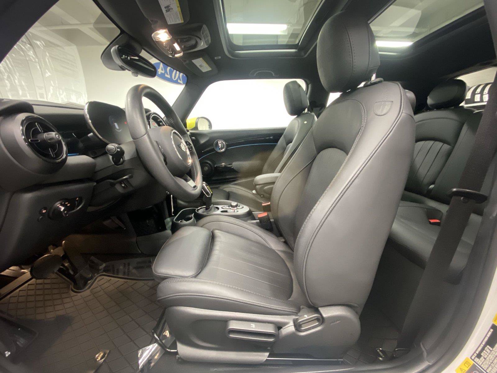 Used 2024 MINI Cooper SE FWD image 17
