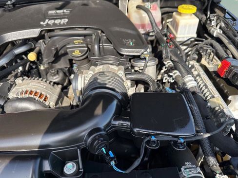 Used 2021 Jeep Gladiator Mojave AWD/4WD image 29