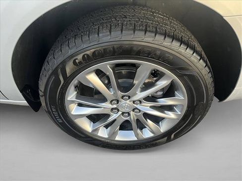 Used 2022 Buick Enclave Avenir w/ Avenir Technology Package image 18