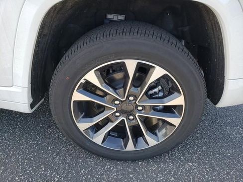 New 2023 Jeep Grand Cherokee Overland image 12