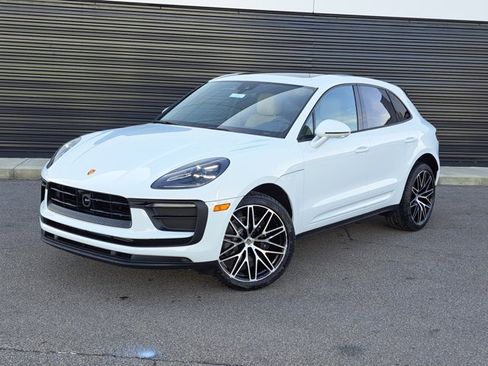 Used 2026 Porsche Macan AWD/4WD image 1