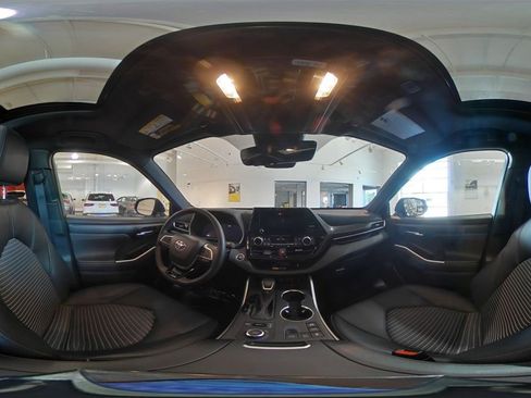 Used 2025 Toyota Highlander XSE AWD/4WD image 45