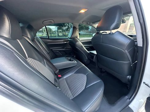 Used 2019 Toyota Camry SE FWD image 23