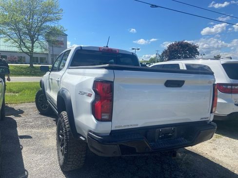 Used 2023 Chevrolet Colorado ZR2 w/ ZR2 Convenience Package III AWD/4WD image 4