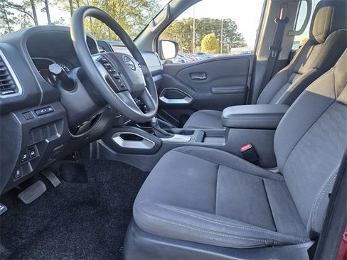 Used 2023 Nissan Frontier SV image 7