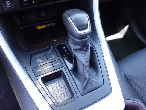 Certified 2022 Toyota RAV4 Limited FWD image 25