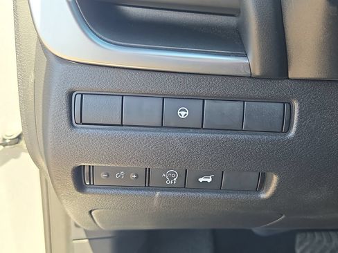 Certified 2025 Nissan Rogue SV FWD image 26