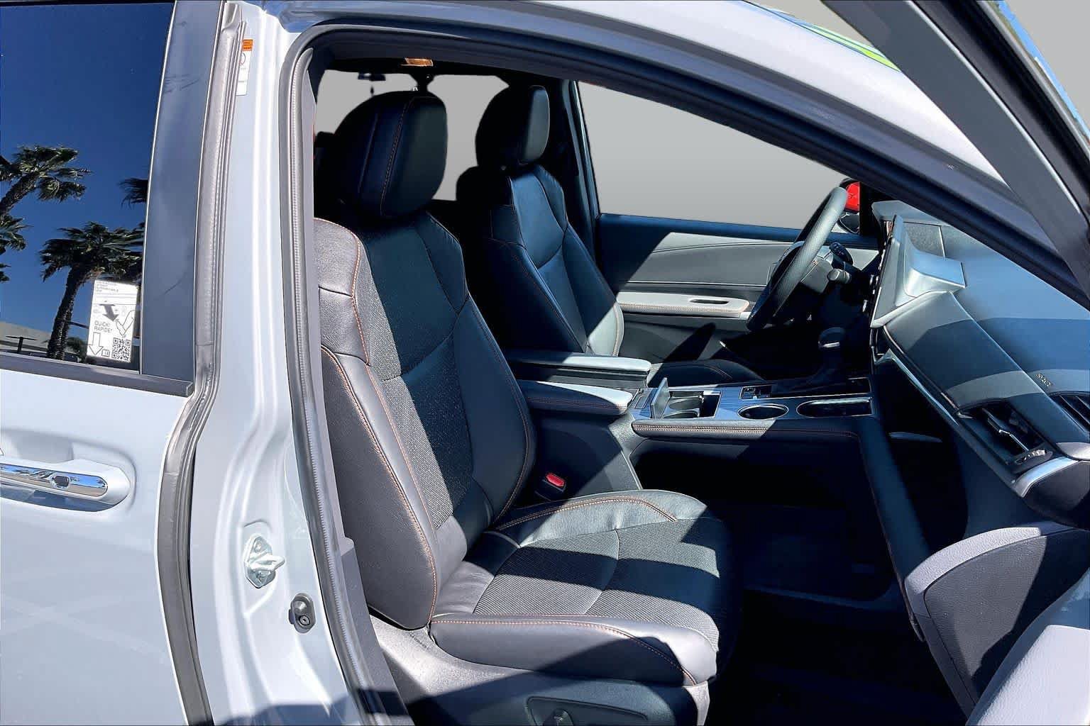 Used 2024 Toyota Sienna XSE w/ XSE Premium Package FWD image 8
