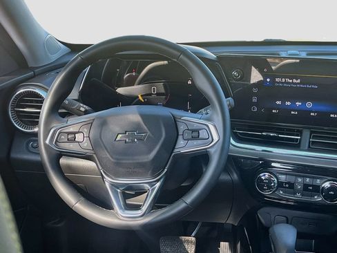 Used 2025 Chevrolet Trax ACTIV w/ Driver Confidence Package FWD image 21