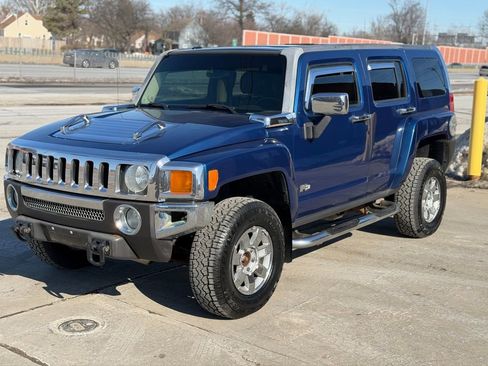 Used 2006 HUMMER H3 Luxury w/ Chrome Appearance Package image 1