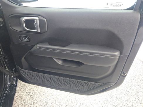 Used 2023 Jeep Wrangler Unlimited Sahara AWD/4WD image 5