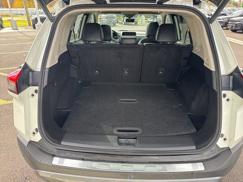 Used 2022 Nissan Rogue SL w/ SL Premium Package image 16