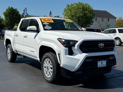 Used 2026 Toyota Tacoma SR5 RWD image 4