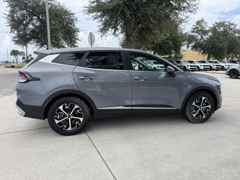 Used 2025 Kia Sportage EX FWD image 3