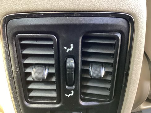 Used 2017 Jeep Grand Cherokee Limited image 33