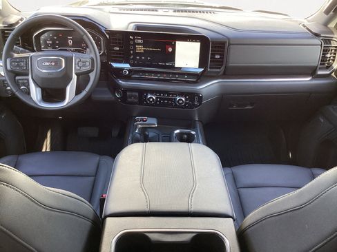 Used 2024 GMC Sierra 1500 SLT image 3