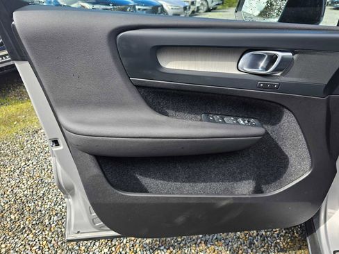 Used 2023 Volvo XC40 B5 Plus w/ Protection Package Premier image 24