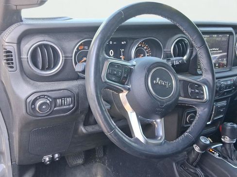 Used 2018 Jeep Wrangler Unlimited Sahara AWD/4WD image 11