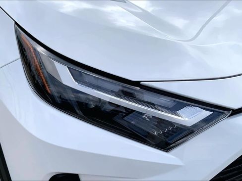 Used 2022 Toyota RAV4 XLE AWD/4WD image 26