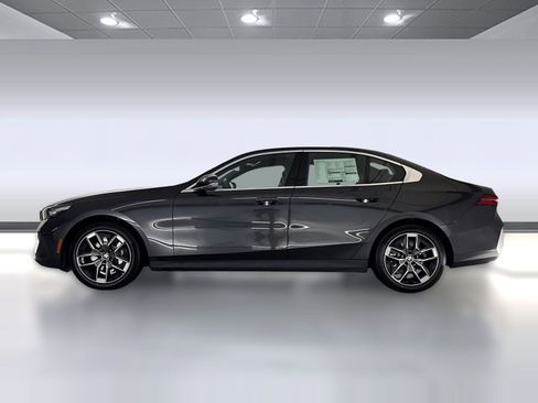 Used 2026 BMW 530i w/ Premium Package RWD image 2