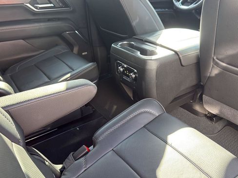 Used 2025 GMC Yukon XL Denali AWD/4WD image 43