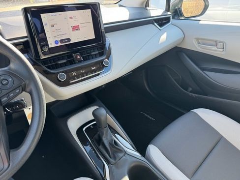 Used 2025 Toyota Corolla LE image 7