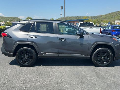 Used 2022 Toyota RAV4 XLE w/ Convenience Package AWD/4WD image 4