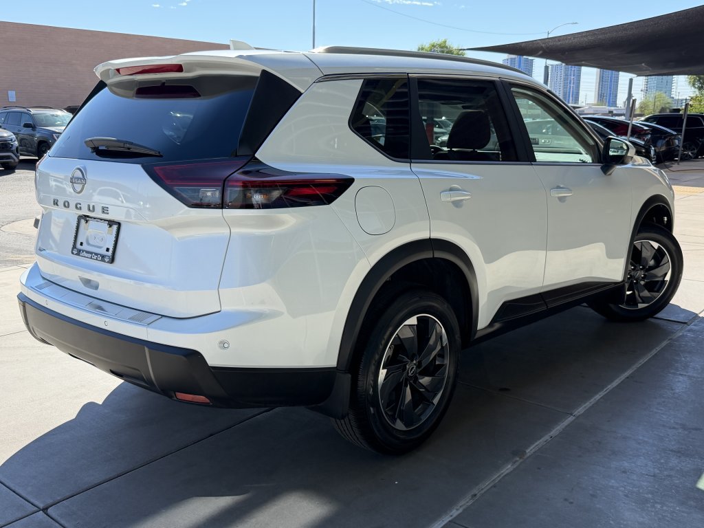 Used 2026 Nissan Rogue SV w/ SV Premium Package FWD image 4