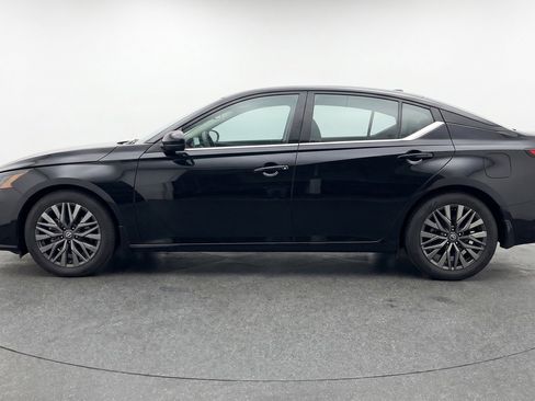 Used 2025 Nissan Altima 2.5 SV FWD image 5