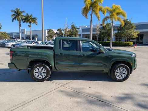 Used 2022 Nissan Frontier SV image 3