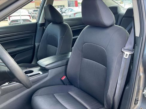 Used 2025 Nissan Altima 2.5 SV FWD image 9
