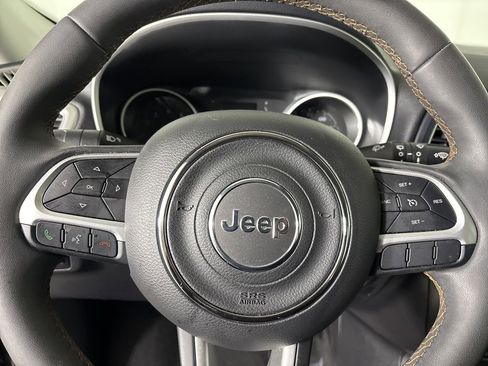 Used 2021 Jeep Compass Latitude image 12