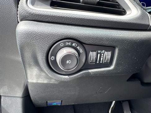 New 2026 Chrysler Pacifica Select image 16