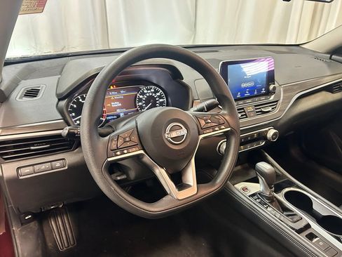 Used 2023 Nissan Altima 2.5 SV AWD/4WD image 2