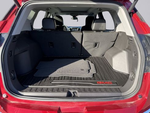 Used 2024 GMC Terrain SLT w/ Tech Package image 16