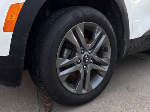 Used 2021 Kia Seltos S image 12