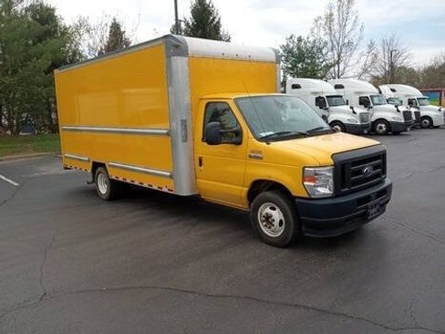 Used 2022 Ford E-350 and Econoline 350 Super Duty RWD image 2