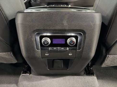 Used 2024 GMC Yukon SLT RWD image 28