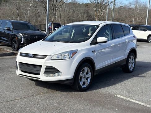 Used 2015 Ford Escape SE image 3