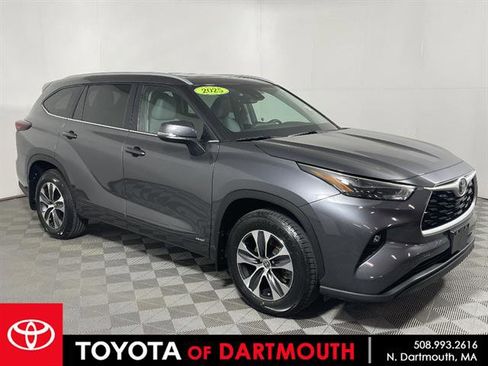 Certified 2025 Toyota Highlander XLE image 1