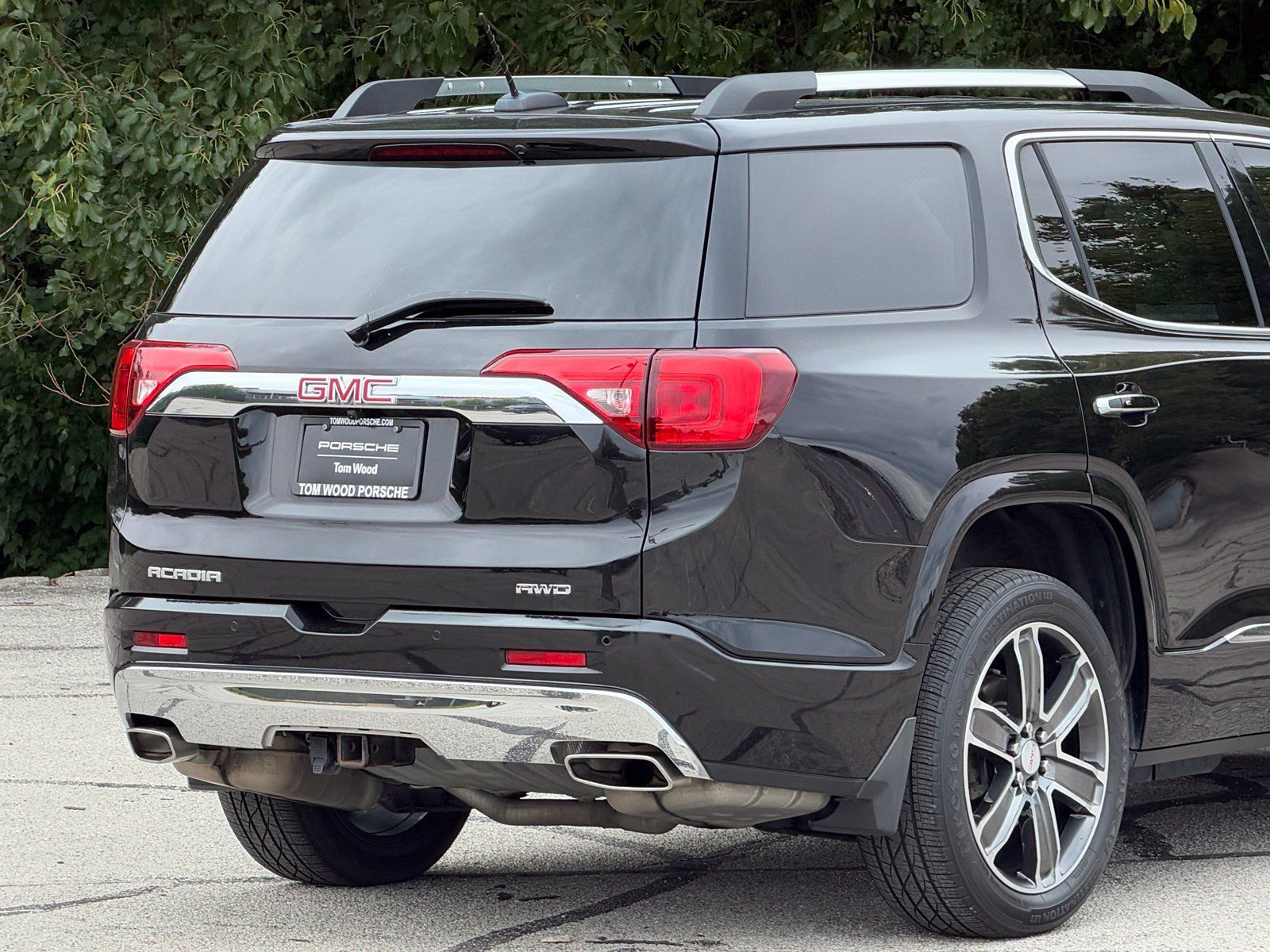 Used 2018 GMC Acadia Denali w/ Technology Package AWD/4WD image 9
